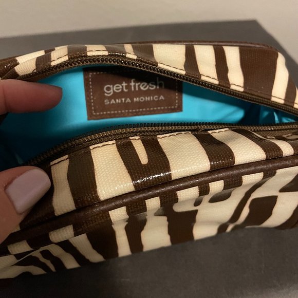 Get Fresh Santa Monica Brown Cream Stripe Makeup Bag - Picture 6 of 6